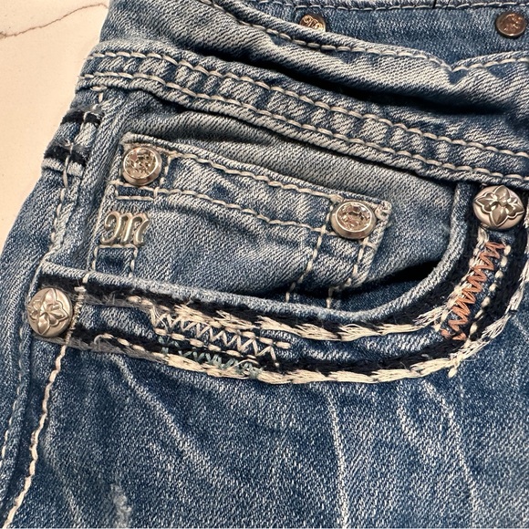 🌸Miss Me distressed pocket capri jeans size 31🌸 - Picture 8 of 10
